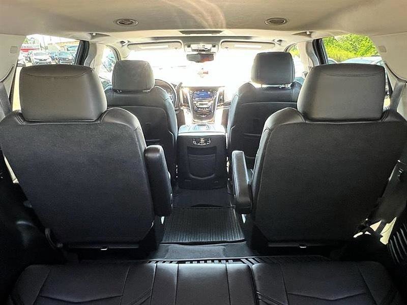 Used 2015 Cadillac Escalade Luxury RWD image 50