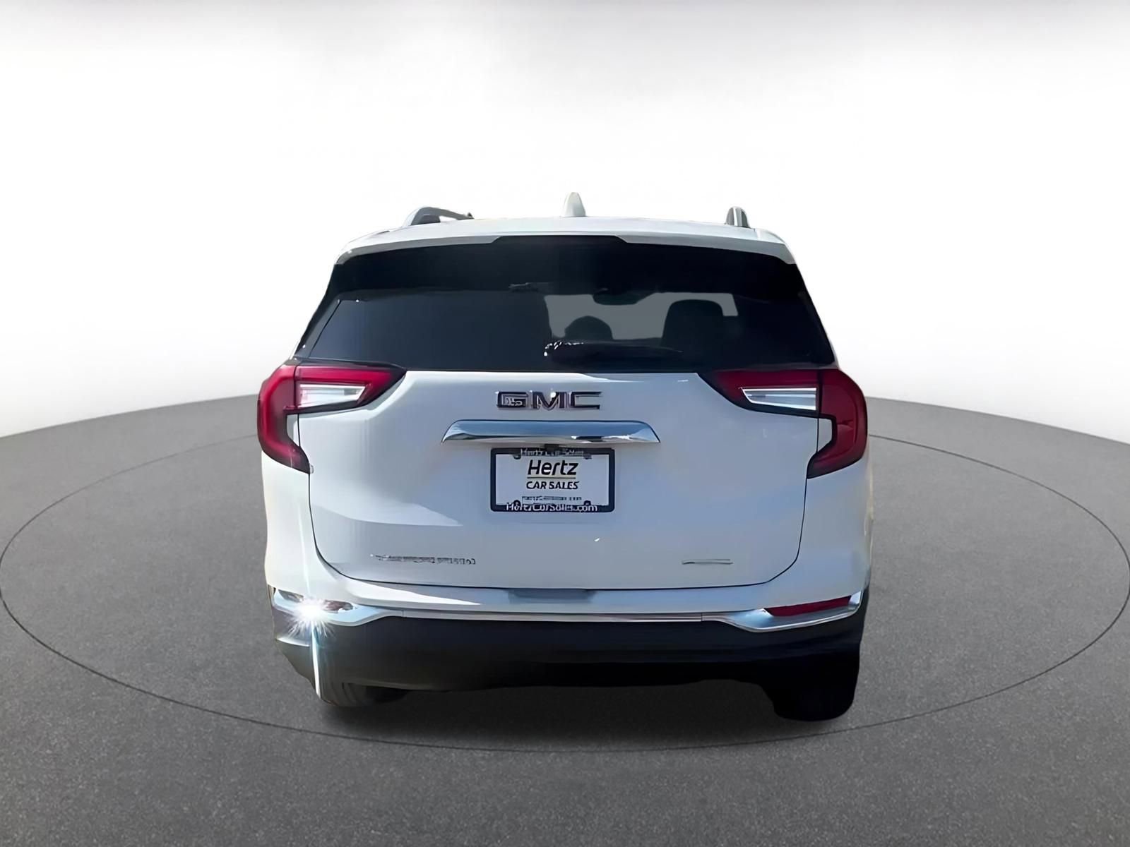 Used 2024 GMC Terrain SLT image 12
