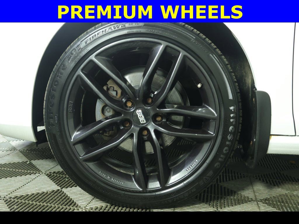 Used 2015 Volkswagen Golf S image 8