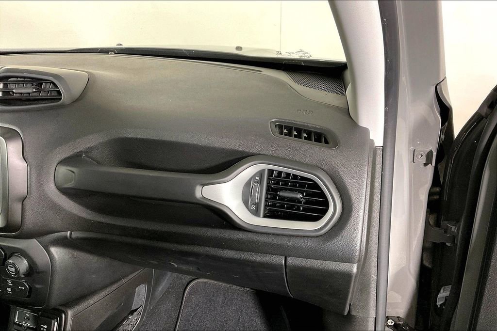 Used 2020 Jeep Renegade Latitude image 16