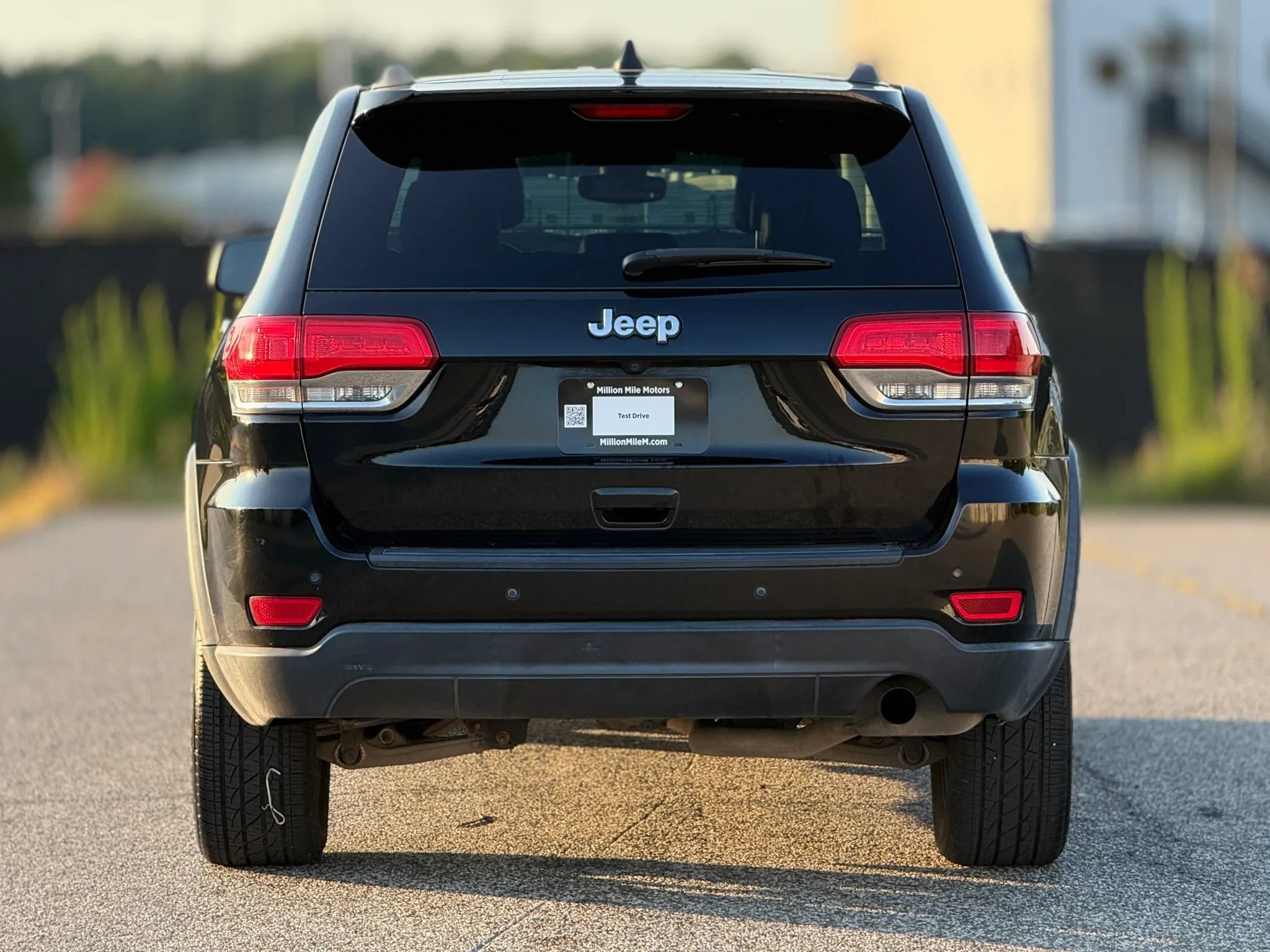 Used 2017 Jeep Grand Cherokee Laredo w/ Quick Order Package 23E AWD/4WD image 4