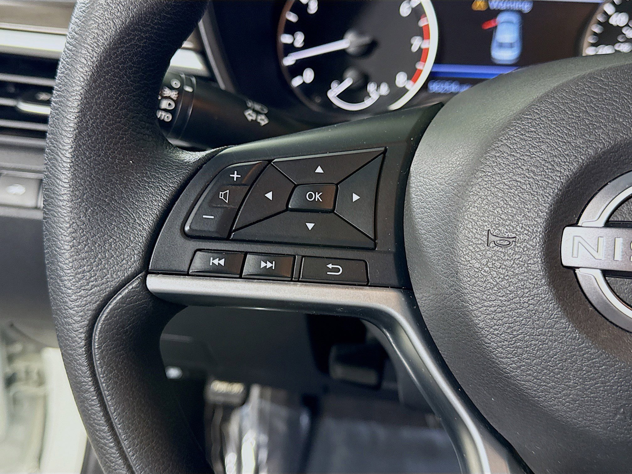 Used 2023 Nissan Altima 2.5 SV image 14