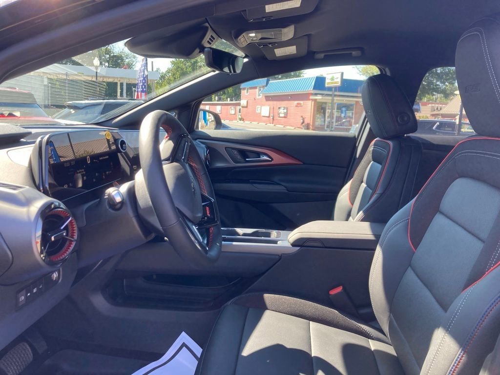 New 2025 Chevrolet Equinox EV RS w/ Convenience Package II FWD image 9