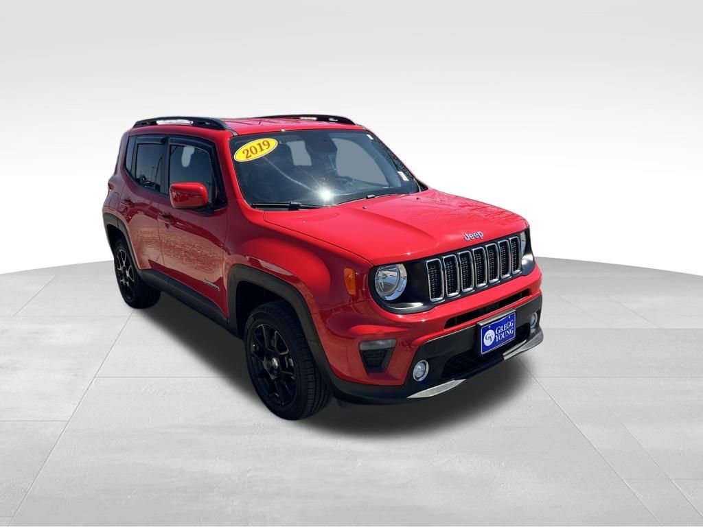Used 2019 Jeep Renegade Latitude w/ Cold Weather Group AWD/4WD image 9