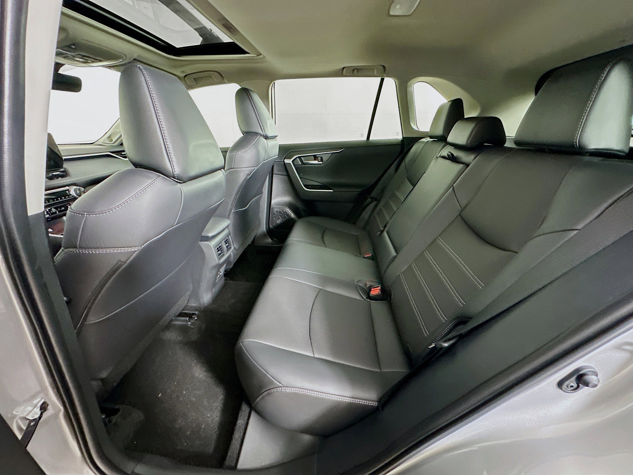 Used 2025 Toyota RAV4 Limited w/ Advanced Technology Package image 28