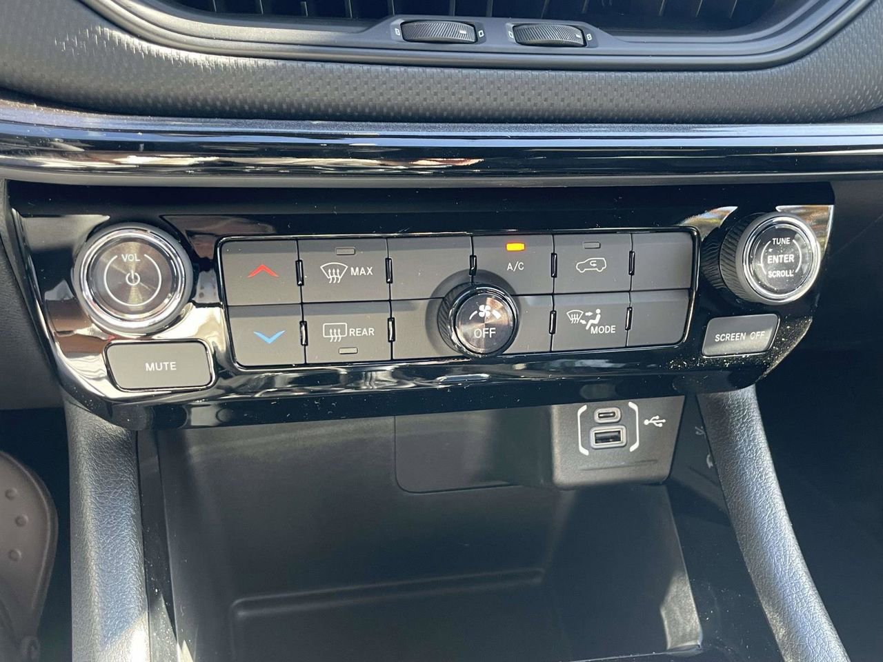 New 2026 Jeep Compass Latitude AWD/4WD image 21