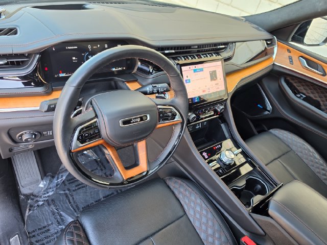 Used 2024 Jeep Grand Cherokee Summit AWD/4WD image 27