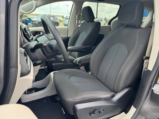 Used 2021 Chrysler Voyager LX FWD image 18