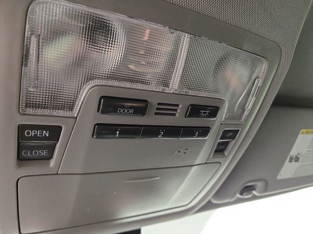 Used 2019 Toyota Highlander SE image 29