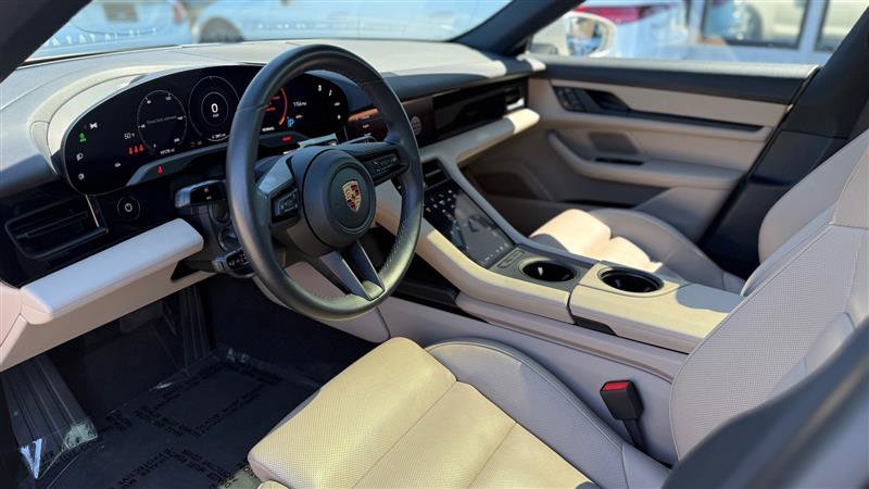 Used 2023 Porsche Taycan image 8