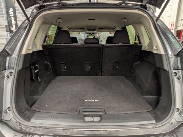 Used 2023 Nissan Rogue SV image 6