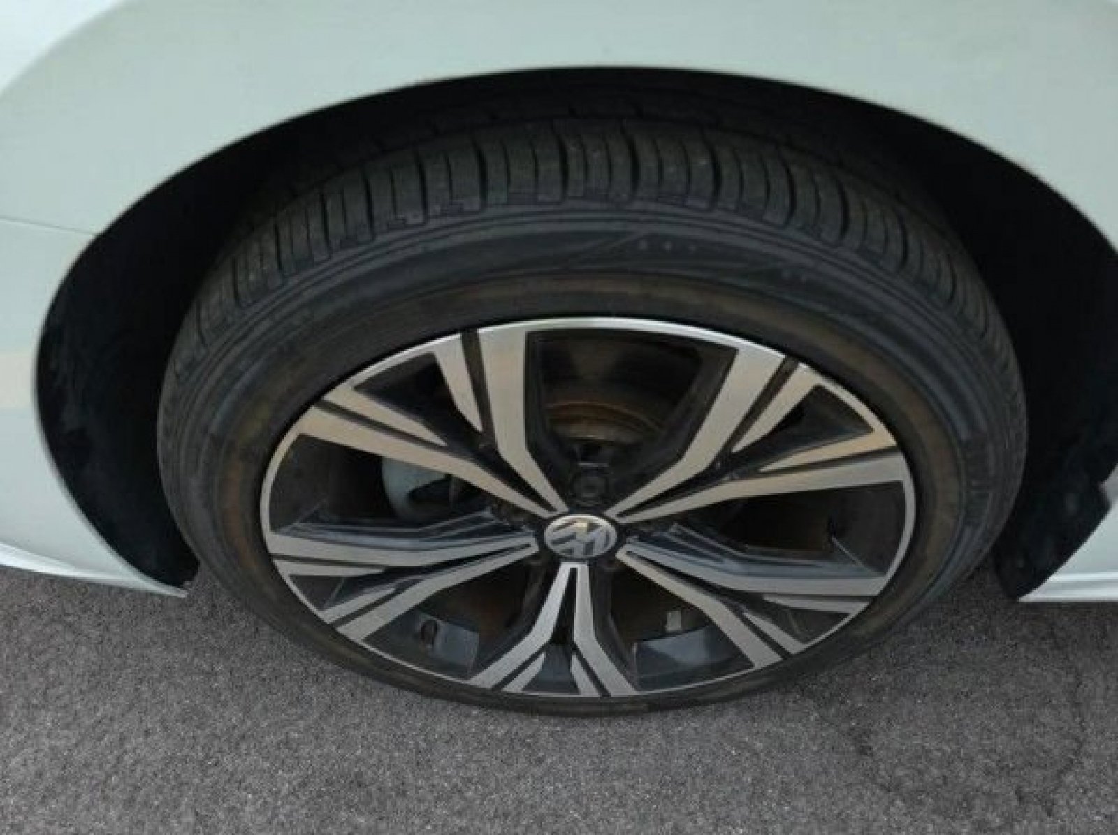 Used 2021 Volkswagen Passat 2.0T SE FWD image 9