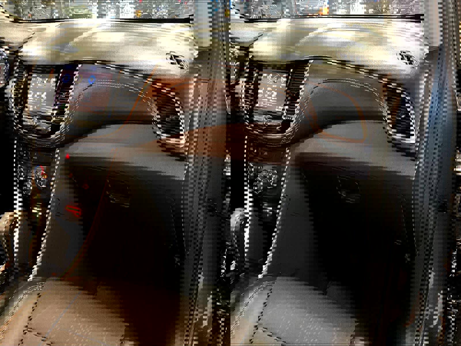 Used 2022 Chevrolet Trax LT w/ LT Convenience Package image 13