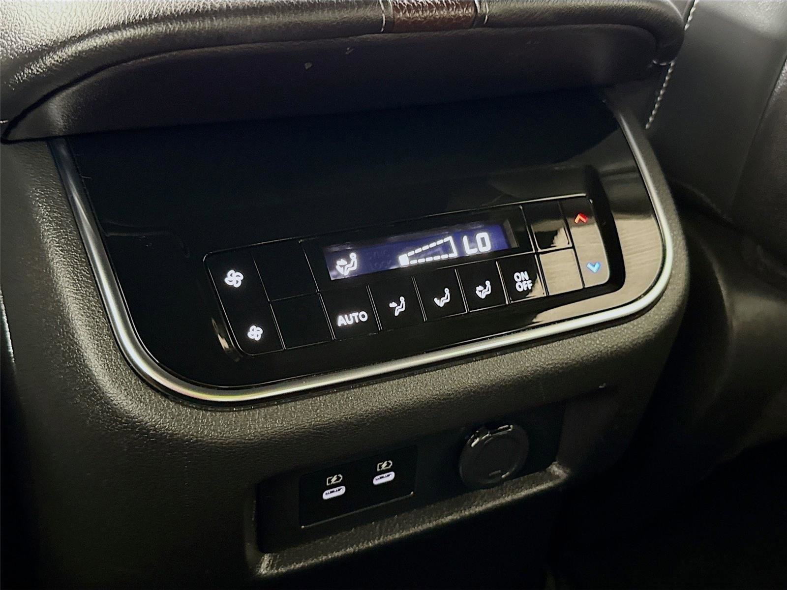 Used 2025 Nissan Armada SL w/ Captain's Chari Seat Package image 19