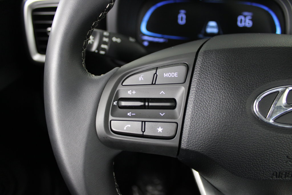 Certified 2026 Hyundai Venue SEL FWD image 23