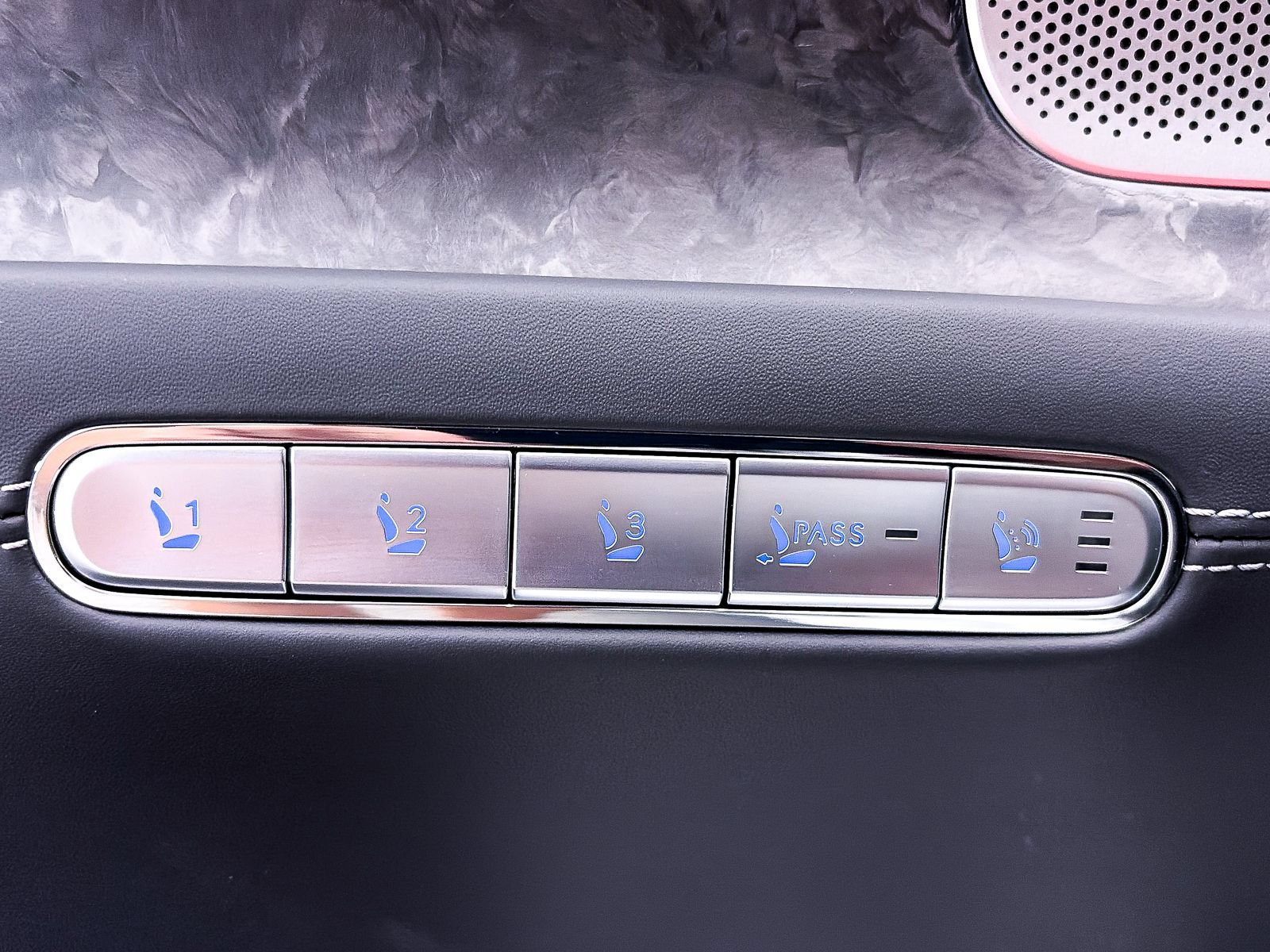 Used 2025 Genesis G90 3.5T AWD/4WD image 23