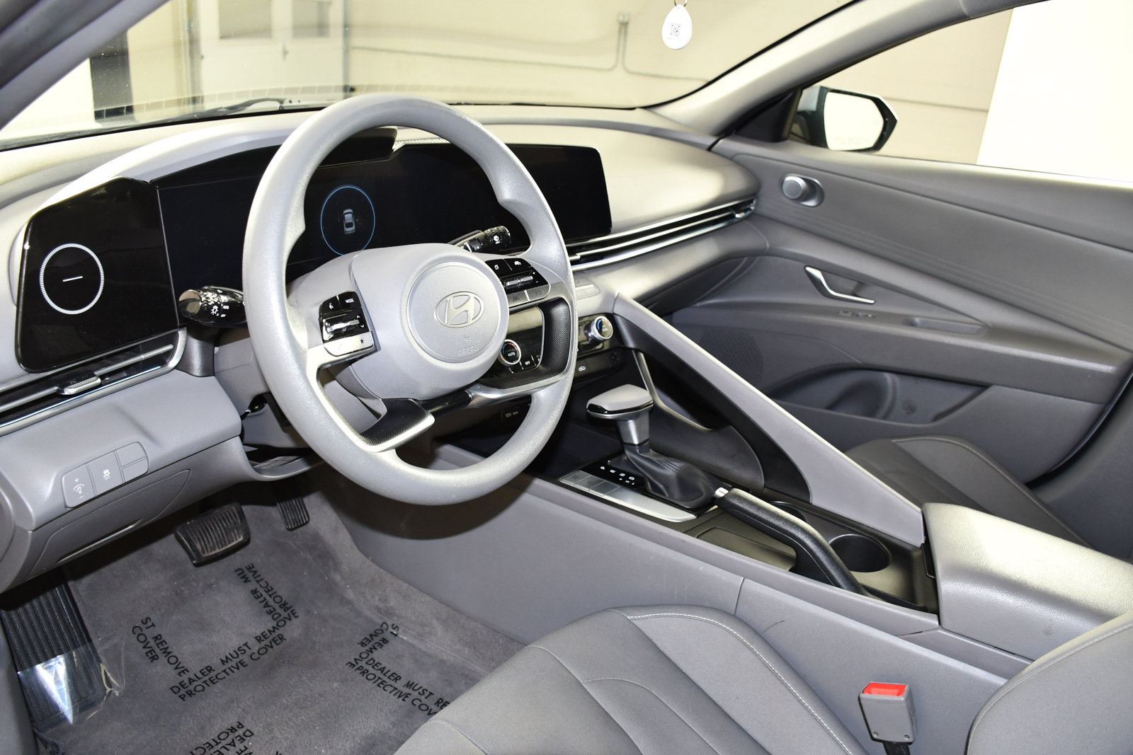 Used 2024 Hyundai Elantra SEL FWD image 2