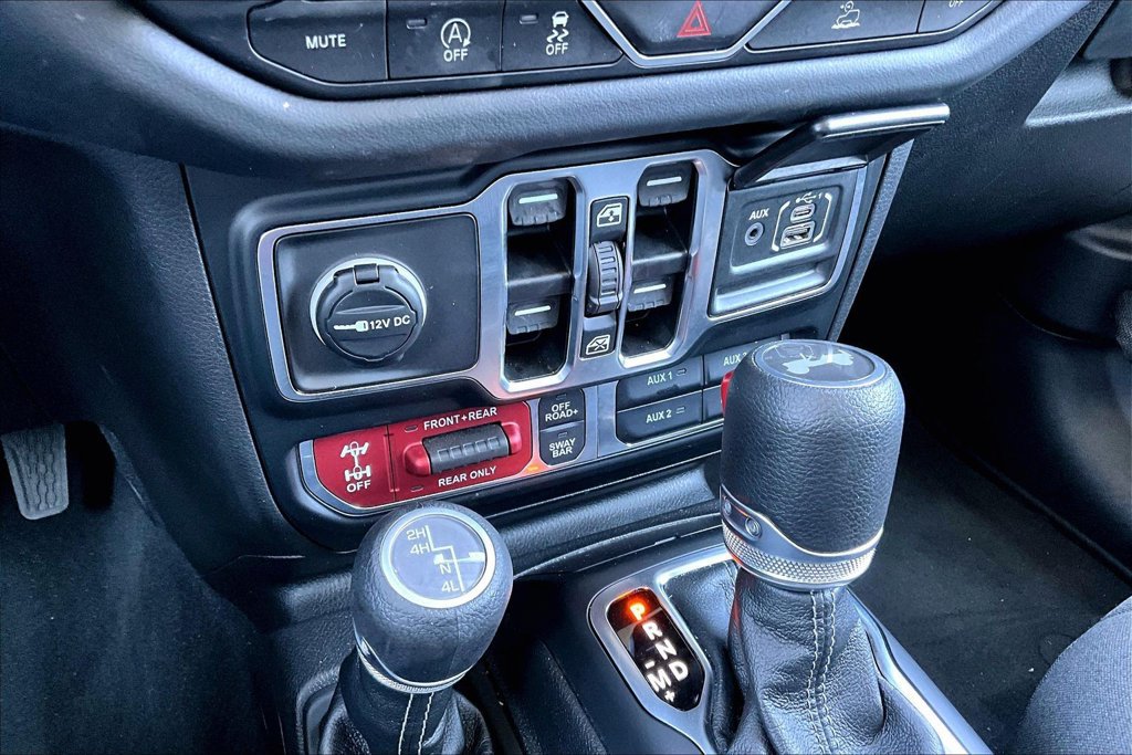 Certified 2025 Jeep Wrangler Unlimited Rubicon w/ Convenience Group AWD/4WD image 12