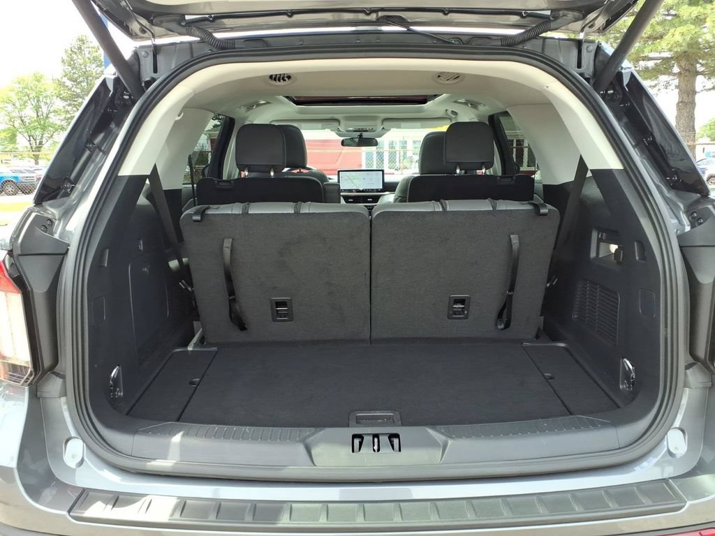Used 2025 Ford Explorer Active w/ Active Comfort Package AWD/4WD image 10