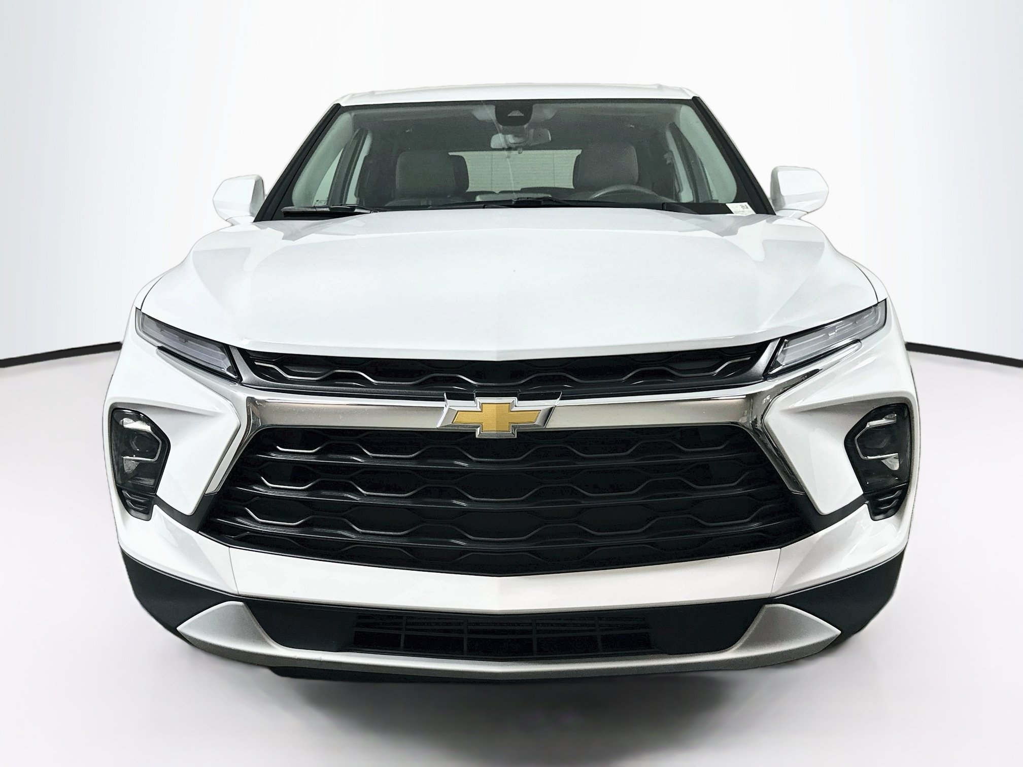 Used 2025 Chevrolet Blazer LT FWD image 2