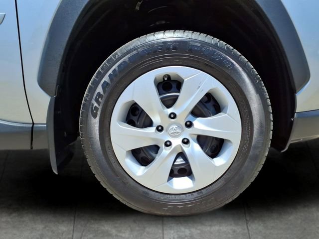 Used 2022 Toyota RAV4 LE FWD image 9