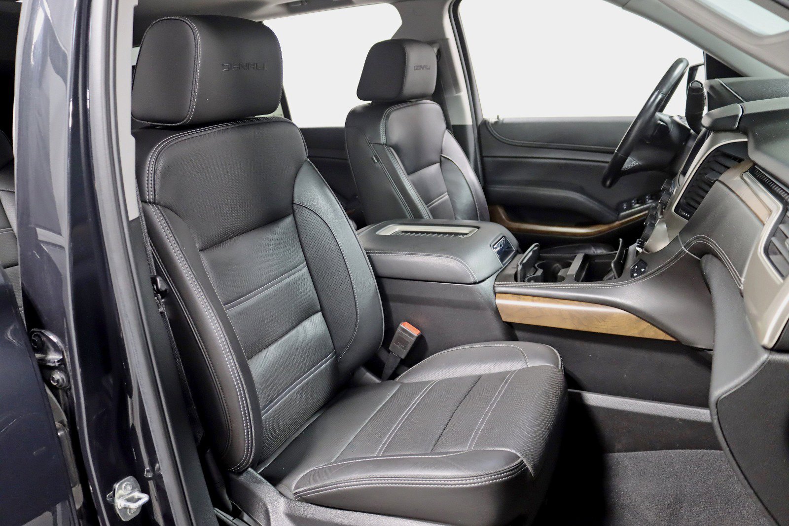 Used 2020 GMC Yukon Denali w/ Denali Premium Package AWD/4WD image 27