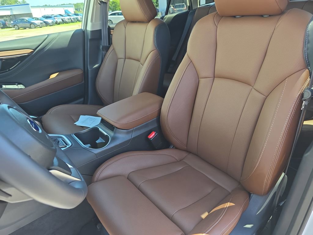 Used 2025 Subaru Outback Touring AWD/4WD image 12