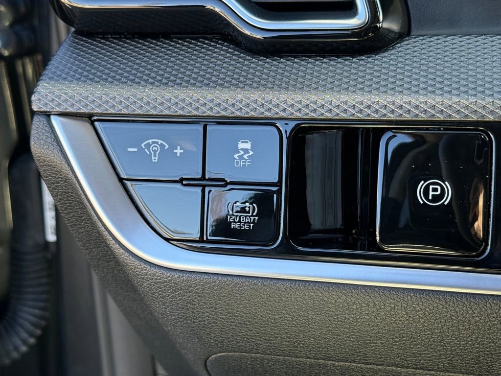 Used 2025 Kia Sportage LX image 25