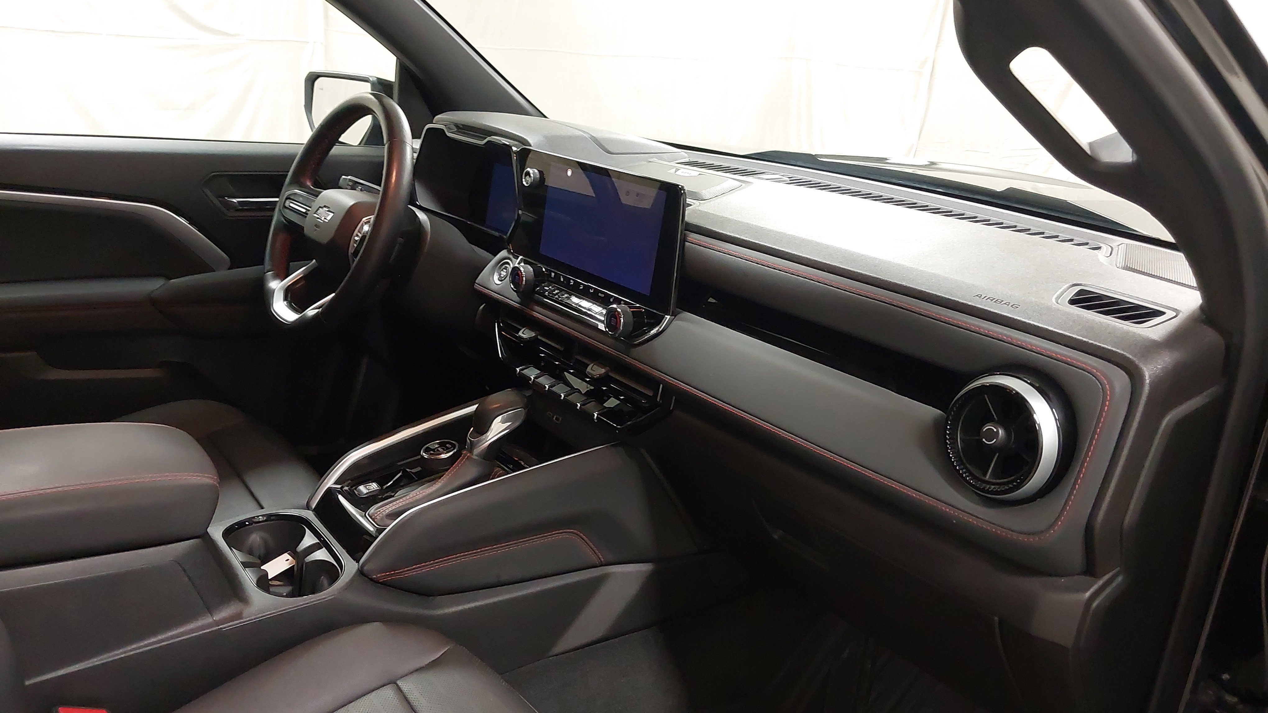 Used 2023 Chevrolet Colorado Z71 w/ Z71 Convenience Package 2 image 28