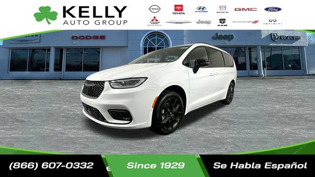 New 2026 Chrysler Pacifica Limited w/ S Appearance Package