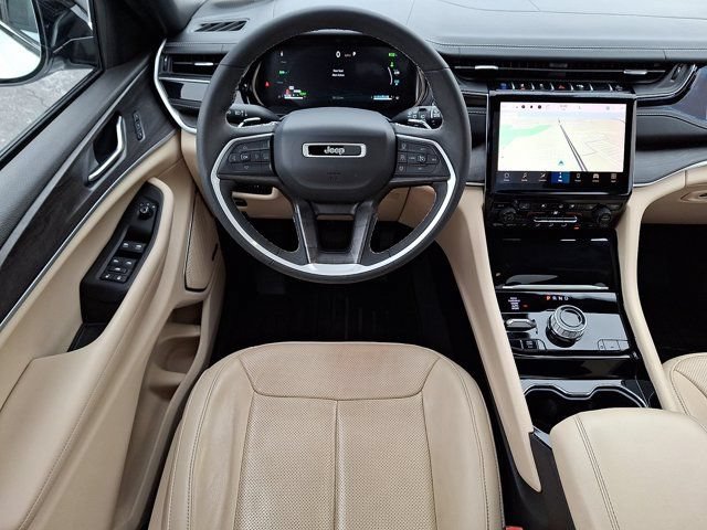 Certified 2022 Jeep Grand Cherokee Limited 4xe w/ Luxury Tech Group II AWD/4WD image 14