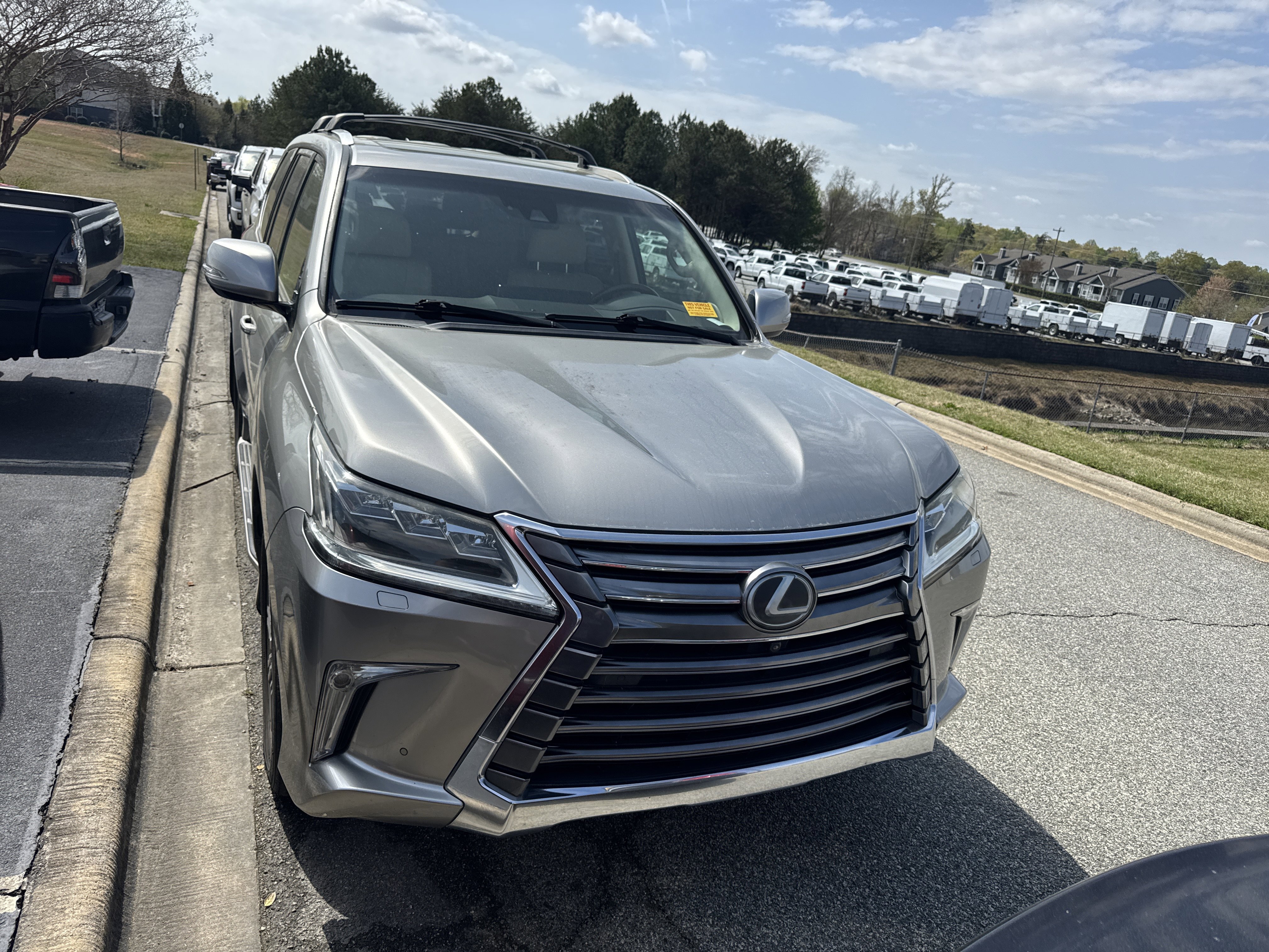 Used 2016 Lexus LX 570 4WD w/ Luxury Package image 3