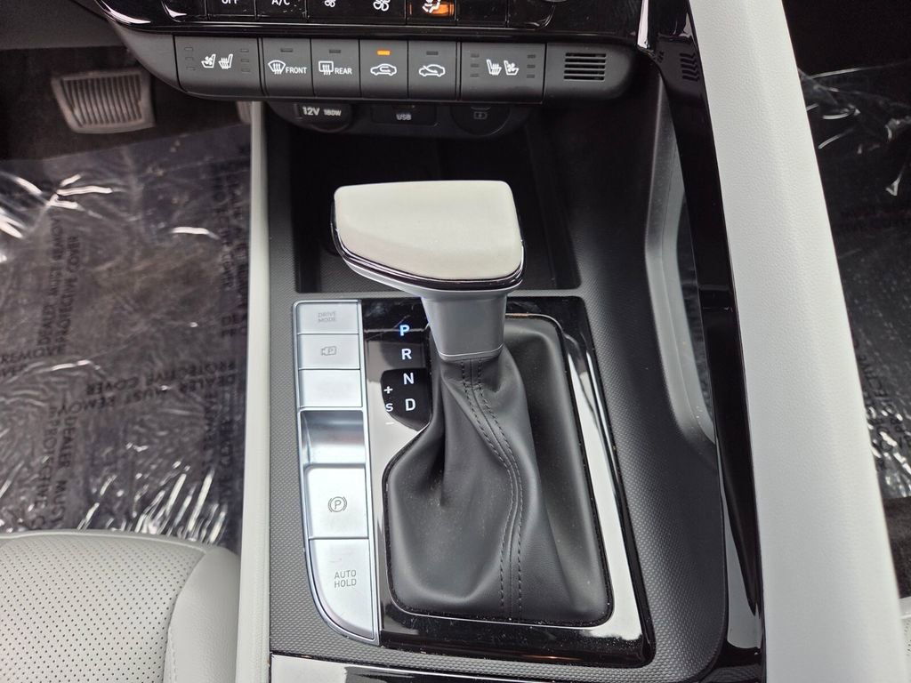 Used 2025 Hyundai Elantra Limited image 25