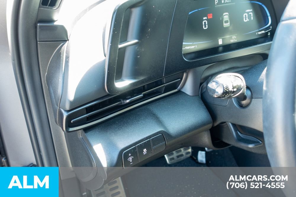 Certified 2025 Hyundai Elantra Sport image 23