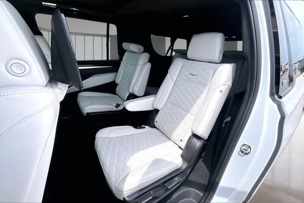 New 2026 Cadillac Escalade ESV Platinum Sport w/ LPO, ONYX Package AWD/4WD image 10