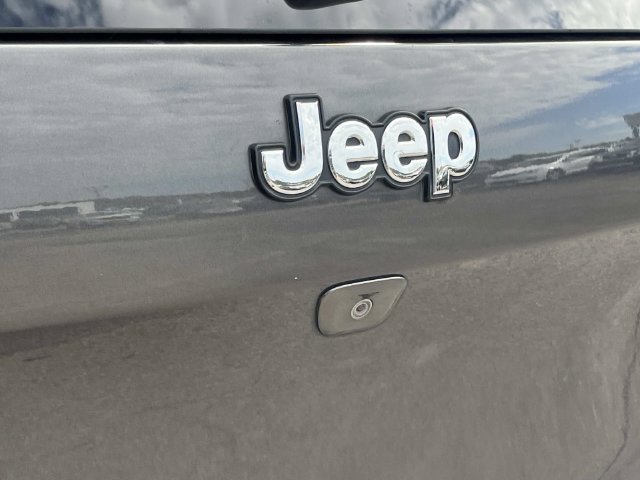 Used 2016 Jeep Cherokee Latitude FWD image 11
