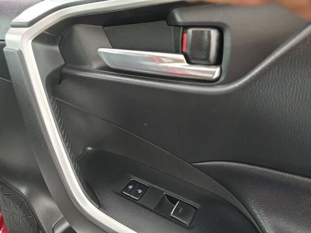 Used 2022 Toyota RAV4 XLE w/ Convenience Package image 9