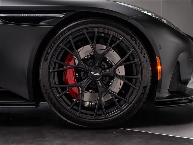 Used 2025 Aston Martin DB12 Convertible RWD image 4