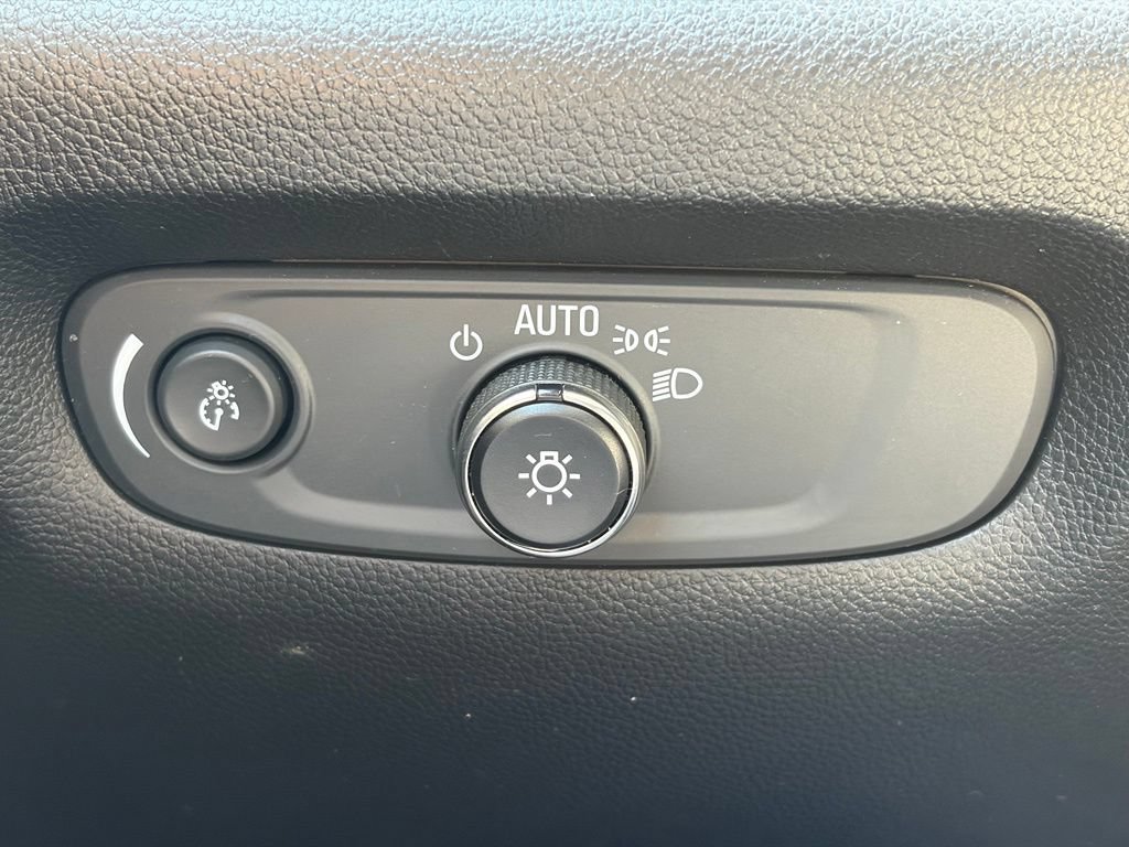 Used 2023 Chevrolet Traverse Premier w/ Redline Edition AWD/4WD image 35