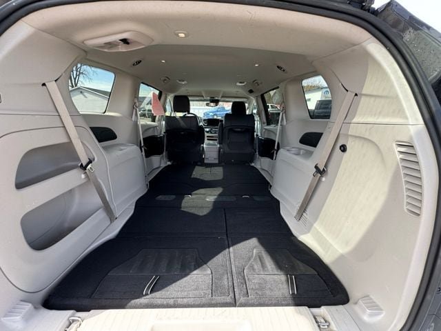 Used 2023 Chrysler Pacifica Touring-L image 27