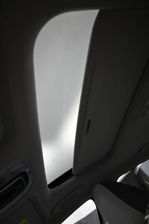 Used 2024 Hyundai Elantra Limited FWD image 18
