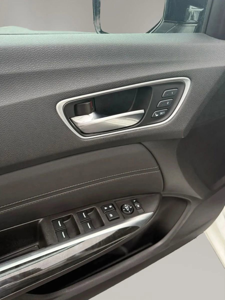 Used 2018 Acura TLX FWD image 12