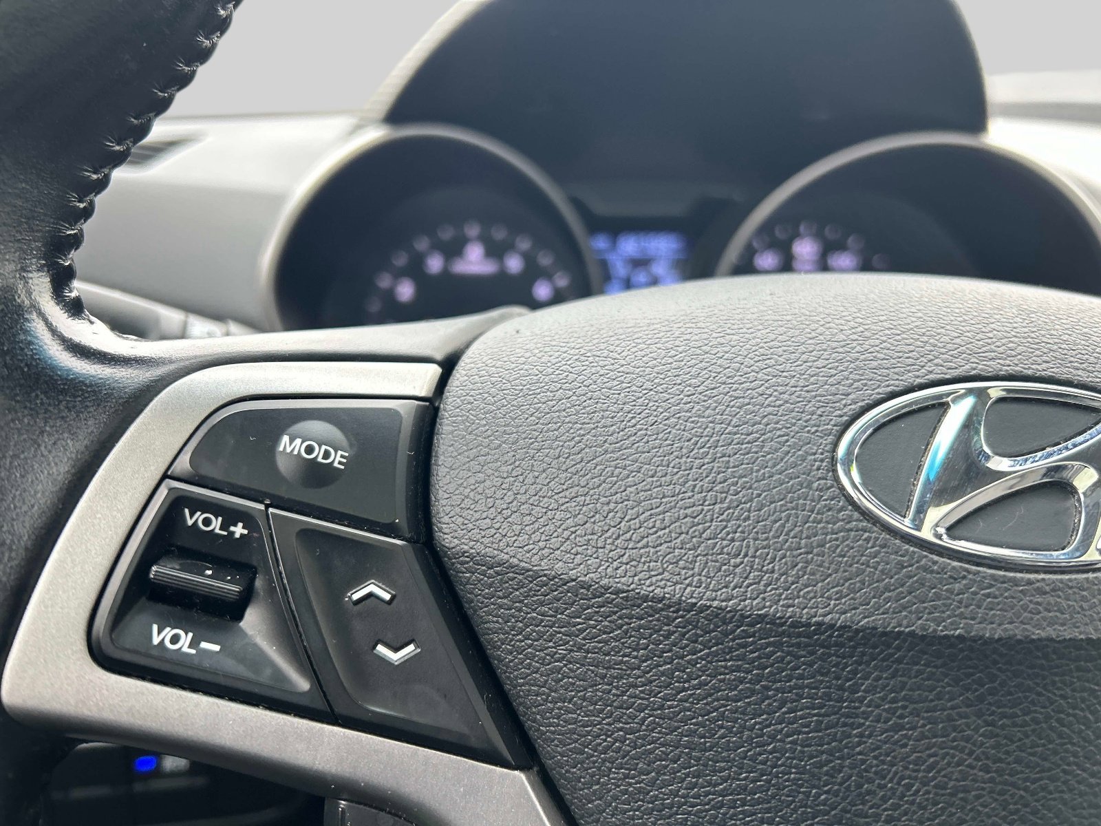 Used 2014 Hyundai Veloster w/ Style Package 02 image 22