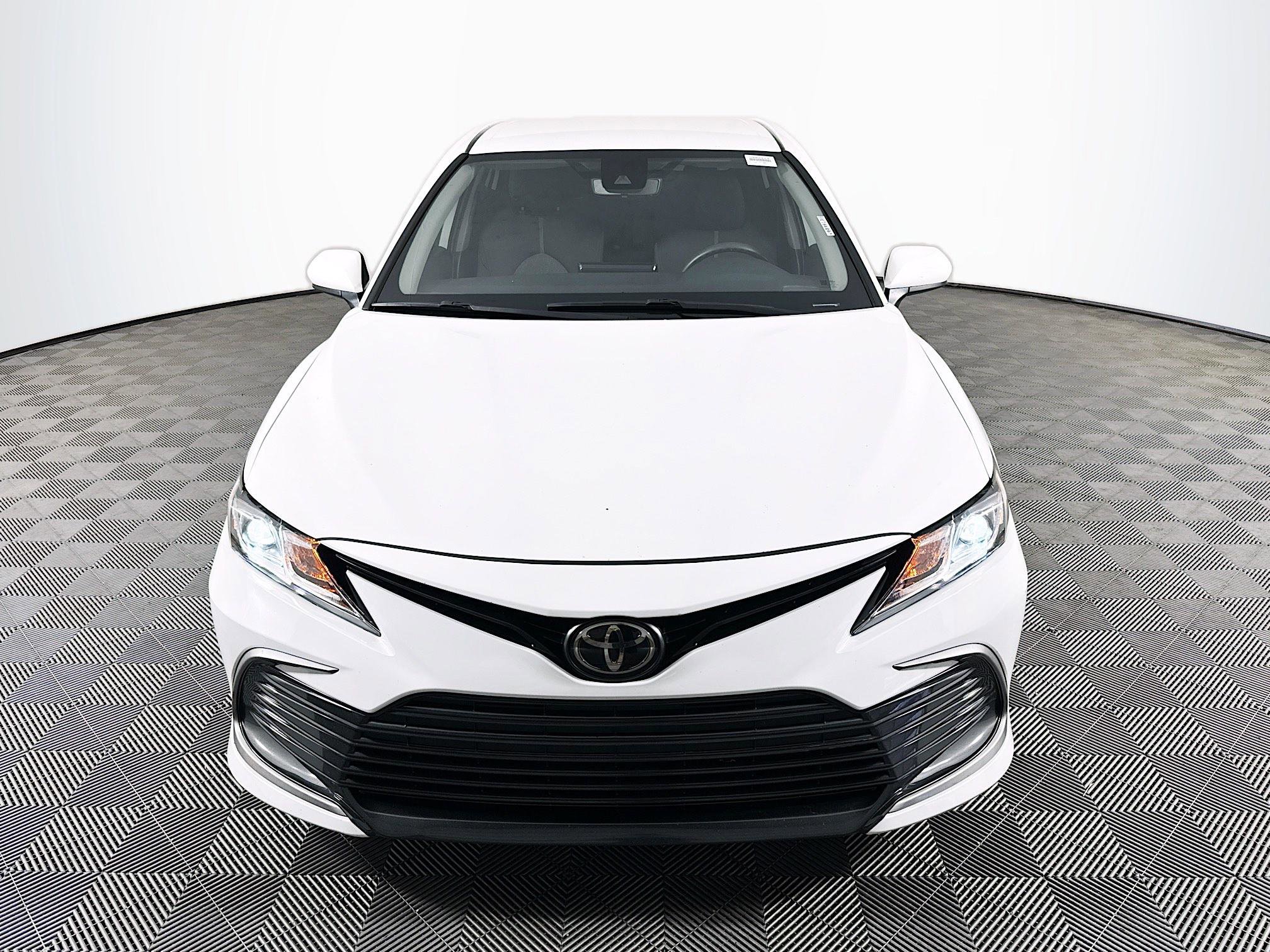 Used 2022 Toyota Camry LE FWD image 2