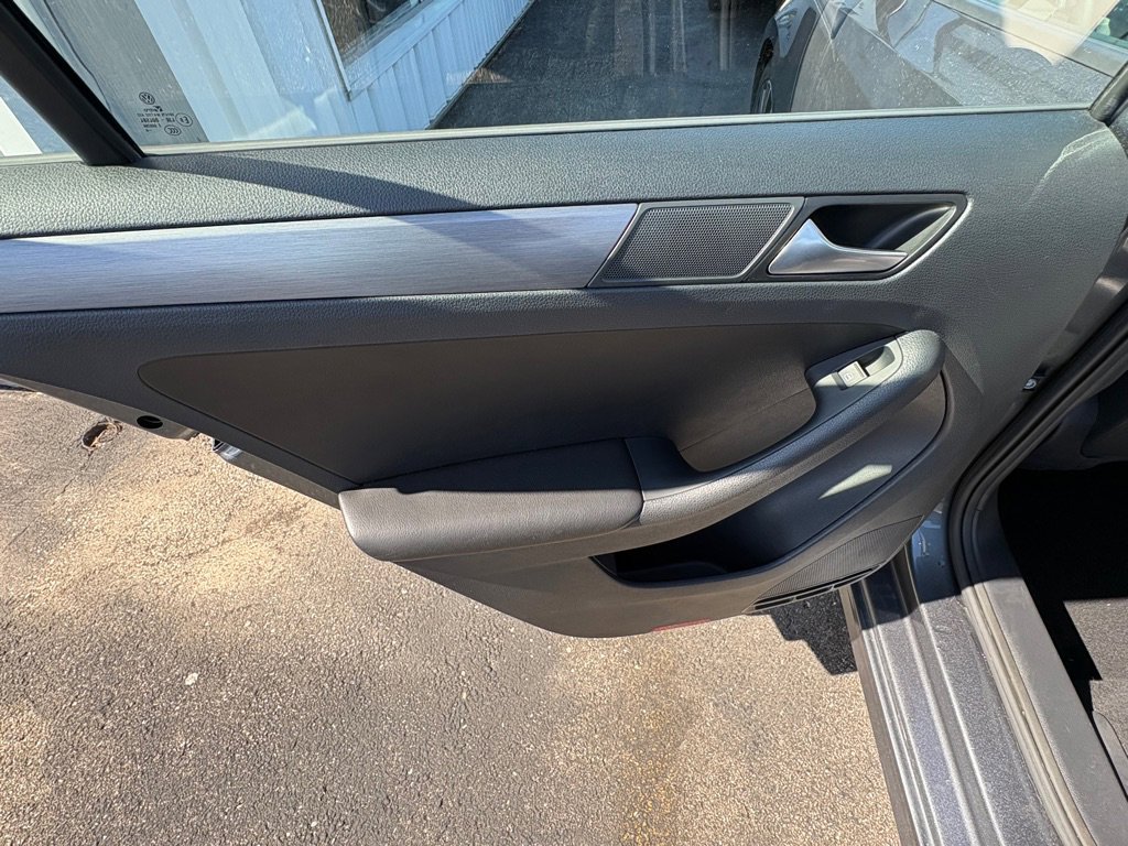 Used 2016 Volkswagen Jetta Sport image 11