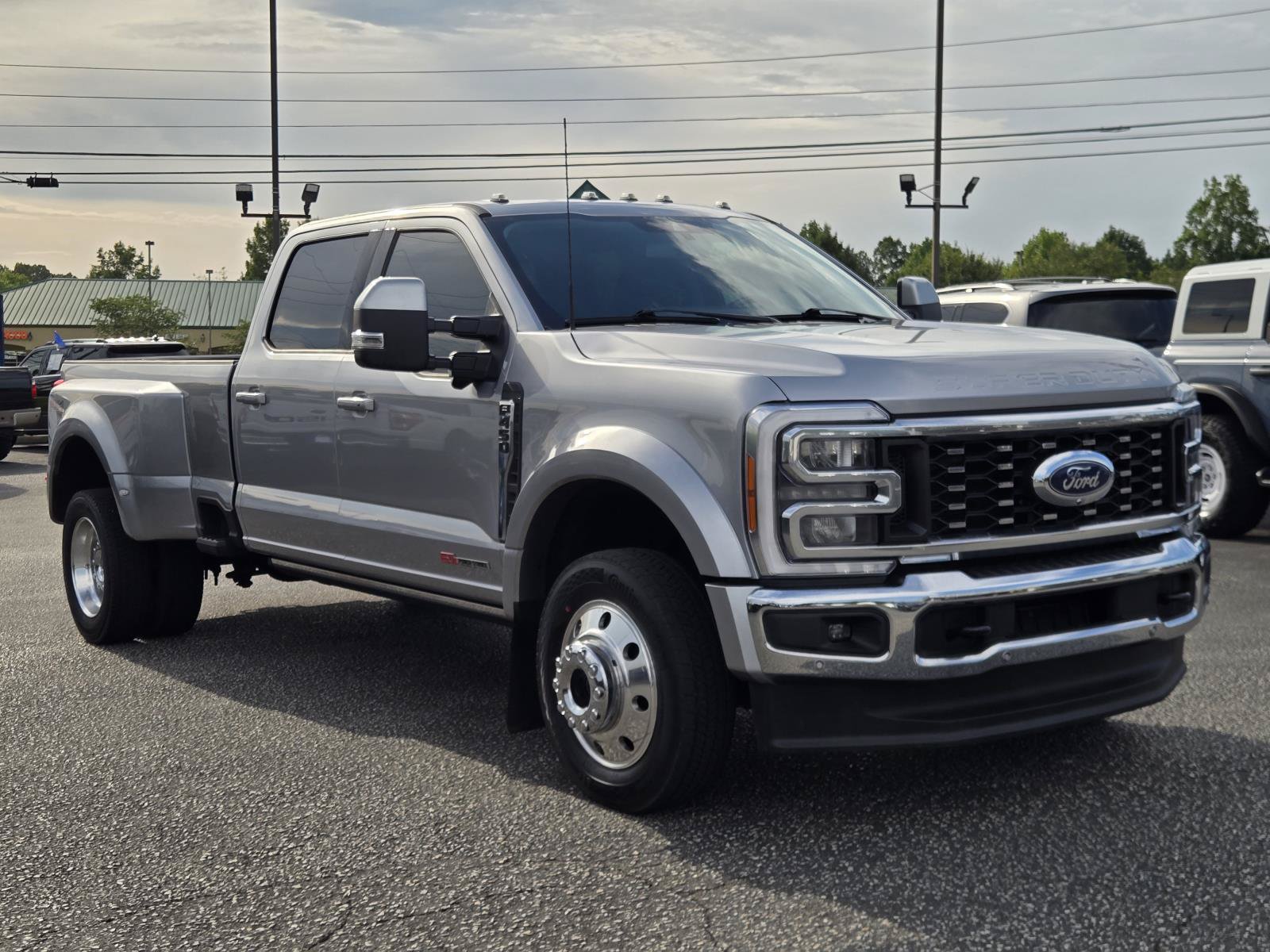 Used 2023 Ford F450 Lariat w/ Lariat Ultimate Package AWD/4WD image 4