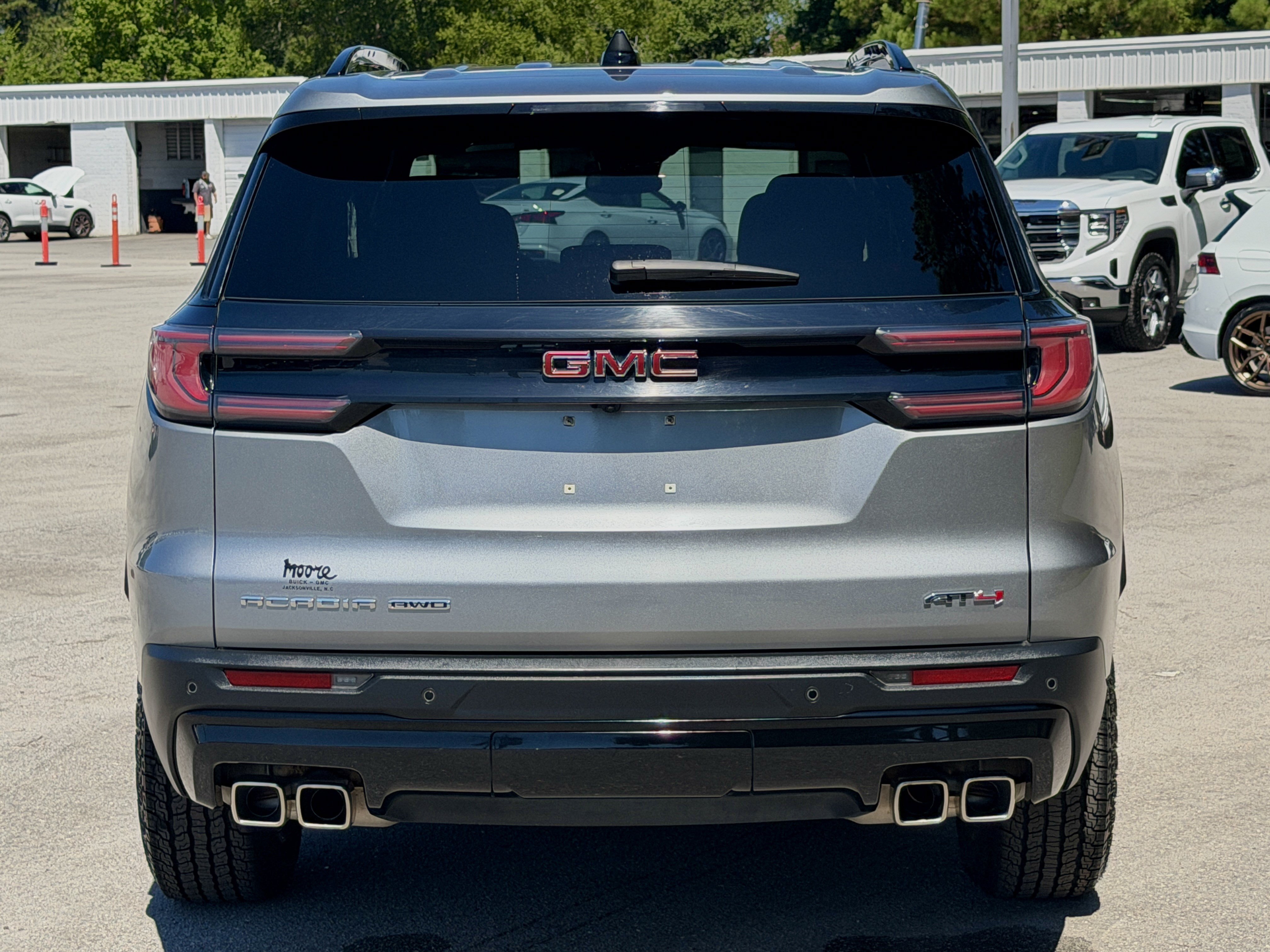 Used 2025 GMC Acadia AT4 w/ Luxury Package AWD/4WD image 9