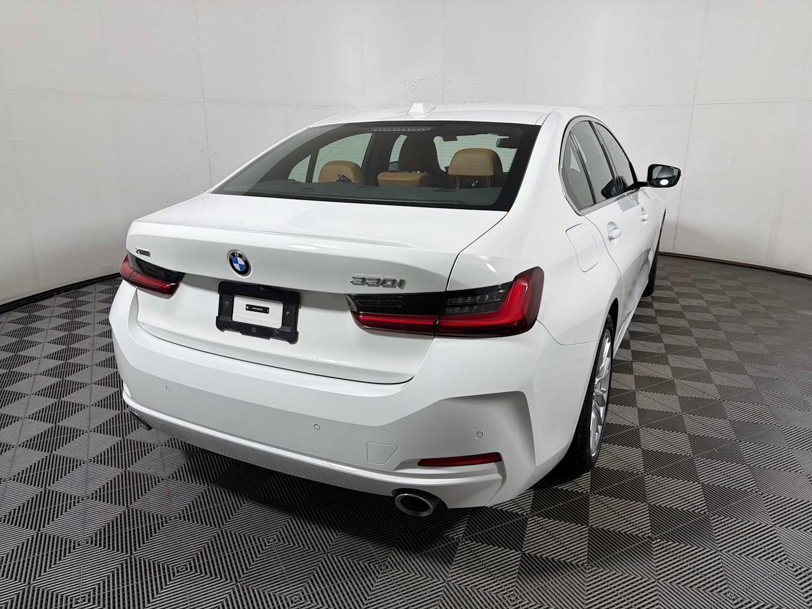 Used 2024 BMW 330i xDrive Sedan w/ Convenience Package AWD/4WD image 6