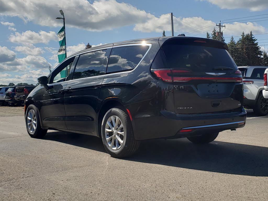 New 2026 Chrysler Pacifica Select image 5