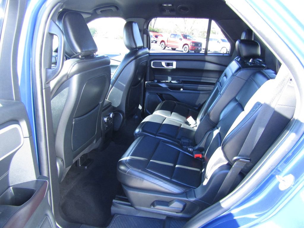 Used 2020 Ford Explorer XLT w/ Equipment Group 202A image 12